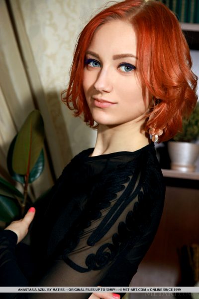 redhead-chick-anastasia-azul-loses-her-black-tight-dress_001